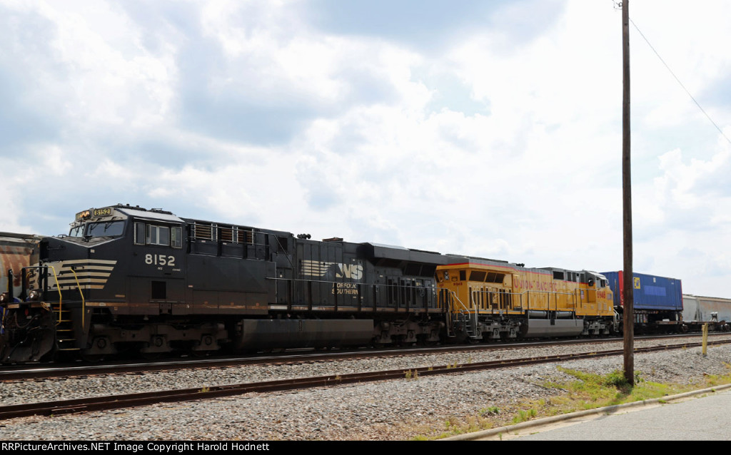 NS 8152 leads train 24X northbound